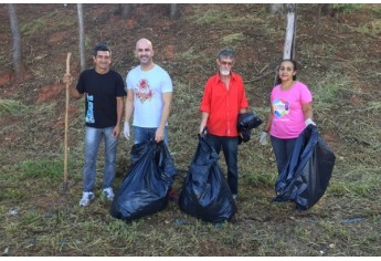 Mutirão revitaliza praça esportiva e combate focos do Aedes Aegypti no Jardim Adamantina.