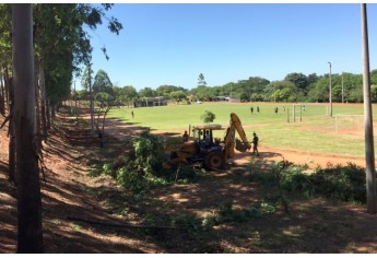 Mutirão revitaliza praça esportiva e combate focos do Aedes Aegypti no Jardim Adamantina.