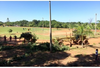 Mutirão revitaliza praça esportiva e combate focos do Aedes Aegypti no Jardim Adamantina.