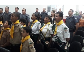 Solenidade realizada pelo comando da PM, em Dracena, homenageou policiais militares da área do 25º Batalhão, que compreende 22 municípios (Foto: Cedida/PM).
