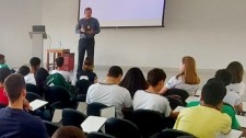 Em Adamantina, Polcia Civil realiza palestras sobre drogas, carreiras policiais e promoo da vida