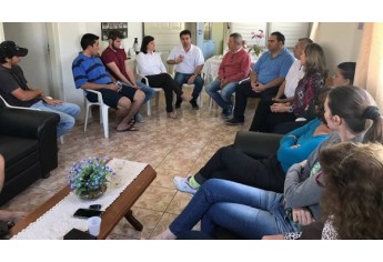 Reunião realizada em Rinópolis, na Associação de Apoio aos Doentes de Câncer (Foto: Da Assessoria).
