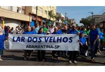 Desfile da Independência, neste 7 de setembro, em Adamantina (Foto: Cedida).