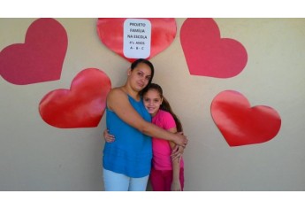 Emef Teruyo Kikuta celebra o dia da Família na Escola