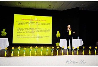 Abertura do Simpósio de Humanização da Saúde, no anfiteatro da biblioteca municipal (Foto: Milton Ura).