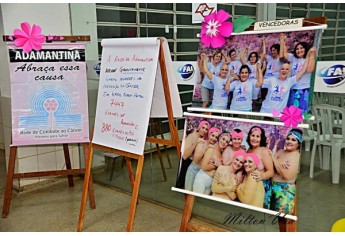 Exposição esteve na abertura da programação Outubro Rosa, no auditório do campus 2 da UniFAI (Foto: Milton Ura).