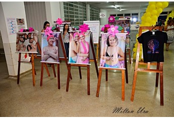 Exposição esteve na abertura da programação Outubro Rosa, no auditório do campus 2 da UniFAI (Foto: Milton Ura).