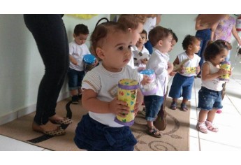 Projeto realizado peal EMEI Monteiro Lobato permitiu a utilização de materiais recicláveis para a produção de brinquedos. Escola também se mobilizou em atividades culturais e de integração com a comunidade (Foto: Cedida).