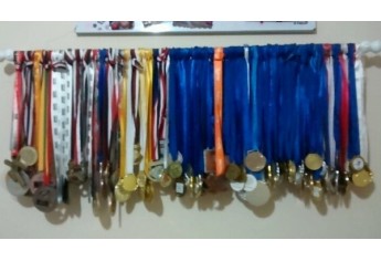 Atleta adamantinense Ana Júlia Lima é destaque em competições do atletismo, em salto à distância, colecionando vitórias (Foto: Acervo Pessoal).