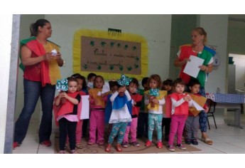 Projeto realizado peal EMEI Monteiro Lobato permitiu a utilização de materiais recicláveis para a produção de brinquedos. Escola também se mobilizou em atividades culturais e de integração com a comunidade (Foto: Cedida).