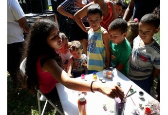 Associação de Moradores do Jardim Brasil nobiliza parceiros e voluntários para comemorar o Dia das Crianças (Foto: Acervo Pessoal).