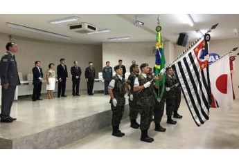 Bandeiras do Brasil, Japão, Estado de São Paulo e Adamantina são conduzidas pelo Tiro de Guerra de Adamantina (Foto: Reprodução/Facebook).