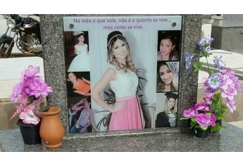 Vândalos destruíram o túmulo neste sábado, um dia antes da data de aniversário da jovem, que é neste domingo (18), quando completaria 19 anos (Reprodução/Facebook).