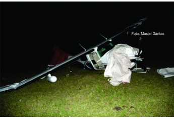 Avião faz pouso forçado em propriedade rural na região do bairro Pé de Galinha
