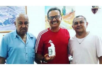 Clique para adicionar uma legendaPrimeiro lote de doações foi entregue à Clínica de Repouso Nosso Lar (Foto: Cedida).