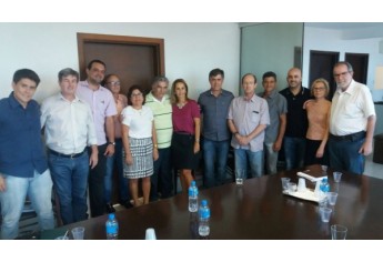 Técnico Aguinaldo Garcez foi recepcionado inicialmente no gabinete do prefeito Márcio Cardim, por autoridades locais, destacando, sobretudo, a sintonia entre os poderes Executivo e Legislativo (Foto: Rafael Teixeira).