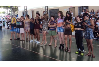 Tema do trote solidário foi casais trocados, estimulando a integração e a solidariedade (Foto: Cedida).