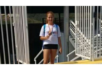 Atleta adamantinense Ana Júlia Lima é destaque em competições do atletismo, em salto à distância, colecionando vitórias (Foto: Acervo Pessoal).