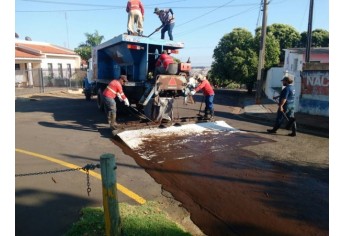 Operação-teste é realizada no entorno da Praça Prestes Maia (antigo almoxarifado), empregando equipamentos da própria Prefeitura (Foto: Reprodução).