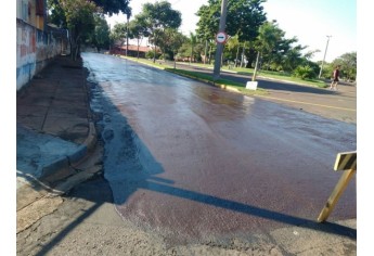 Operação-teste é realizada no entorno da Praça Prestes Maia (antigo almoxarifado), empregando equipamentos da própria Prefeitura (Foto: Reprodução).