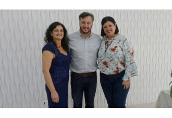 Secretário Estadual de Educação João Cury com Dirigente Regional de Ensino de Adamantina, Márcia Helena Martins Lopes dos Santos, a Diretora Regional do CPP (Centro do Professorado Paulista - Sede Regional de Adamantina), Marlene Ribeiro Esteves (Da Assessoria).