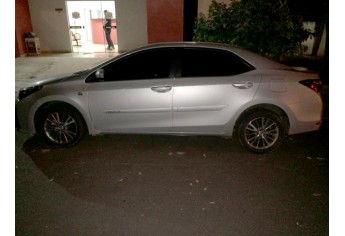 Carro usado pelos marginais havia sido furtado em Penápolis (Foto: Polícia Militar/Cedida).