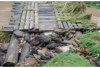 Ponte na Estrada Adm 355, no Bairro do Burrinho, já estava em situação de risco antes das chuvas do dia 25 (Foto: Prefeitura de Adamantina).