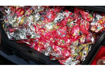 Crianças do Jardim Brasil receberam ovos de chocolate (Foto: Cedida).