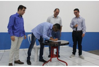 Tupã abonou ato de filiação da juventude de Pacaembu junto ao DEM (Foto: Da Assessoria).