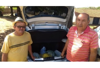 Alimentos arrecadados foram entregues no sábado a representantes dos Lar dos Velhos (Foto: Cedida).