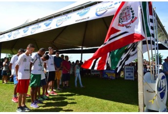 Festival Suricates de Esporte Educacional mobilizou mais de 200 alunos de nove escolas de Adamantina, no último sábado (Foto: Priscila Caldeira).