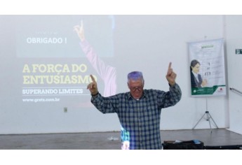 Prof. Gretz aplicou palestra para mais de 400 colaboradores da Cocipa (Foto: Da Assessoria).