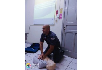 Atividade promoveu orientação sobre primeiros socorros, junto aos jovens da Polícia Mirim. (Foto: Assessoria de Imprensa)