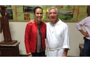 Dirigentes do PAI Nosso Lar, autoridades e lideranças são recebidos pelo Frei Francisco, que dirige a Associação e Fraternidade São Francisco de Assis na Providência de Deus, sediada em Jaci (Foto: Da Assessoria).