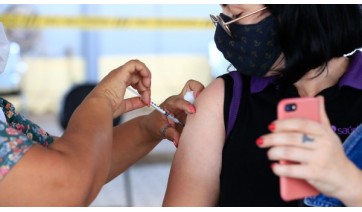 Reforçar a imunização é importante para evitar casos graves e óbitos por Covid-19 (Foto: Myke Sena/MS).