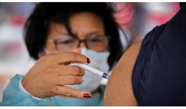 Público-alvo deve procurar a unidade básica de saúde a que pertence para receber a dose de reforço do imunizante (Foto: Breno Esaki/Agência Brasília).