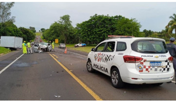 Acidente na SP-294 em Pacaembu deixa mulher morta e criança ferida