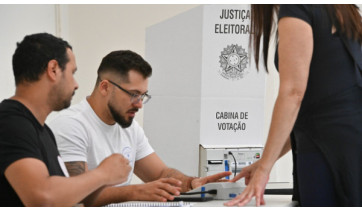 Eleitores voltam às urnas neste domingo no segundo turno da votação para presidente