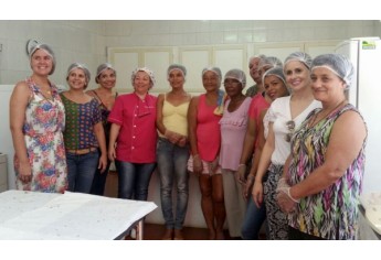 Assistência Social realiza oficina e ensina a produzir ovos de chocolate (Foto: Divulgação).