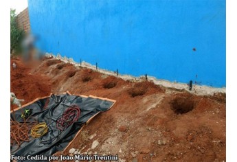 Cão foi resgatado de buraco pelos homens do Corpo de Bombeiros de Tupã (Fotos: João Mário Trentin).