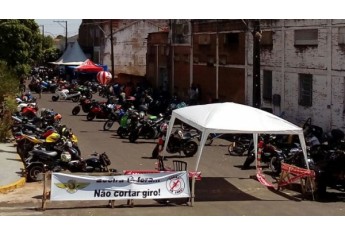 Firmeza Motoclube atraia mais de 300 motociclistas para café e almoço beneficente (Foto: Cedida/Firmeza Motoclube).