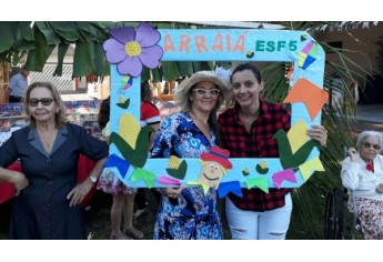 Celebração junina une equipe da ESF 5, equipe do Lar dos Velhos e internos assistidos pela instituição (Foto: Cedida).