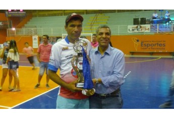 Entrega de premiações pela Copa Unipedras UNIFAI de Futsal 2018 (Divulgação).