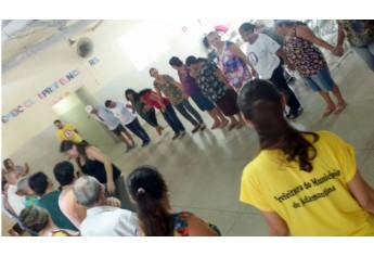 Projeto Prolonga Vida: Equipes NASF e ESF com pacientes do Jardim Adamantina (Foto: Divulgação).