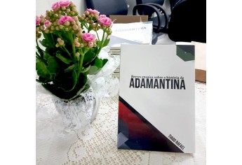 Noite de autógrafos marca lançamento de livro com crônicas sobre Adamantina