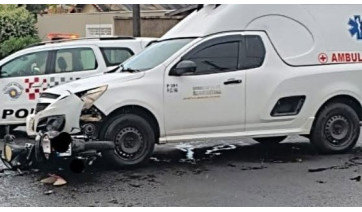 Ambulância da Prefeitura de Adamantina se envolve em acidente de trânsito em Dracena