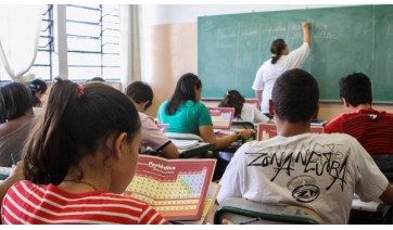Piso nacional dos professores sobe para R$ 4.420,55