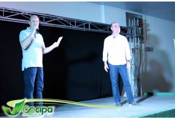 Celebração de fim de ano reúne 400 colaboradores, animados pelo comediante do SBT (Foto: Cocipa).