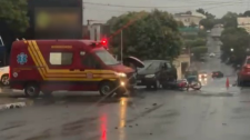 Motociclista fica ferida após colisão com carro no centro de Adamantina