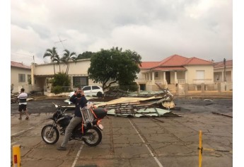 Estragos causados pelo temporal em Lucélia (Cedida/Defesa Civil Municipal).